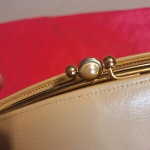 Vintage Baronet Cream Kisslock Wallet